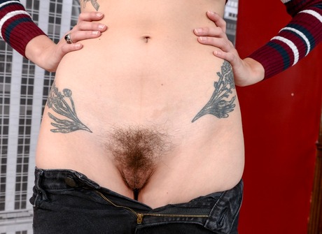 Gorgeous babe Willow fondles her fluffy muff in the floor - 4 of 16