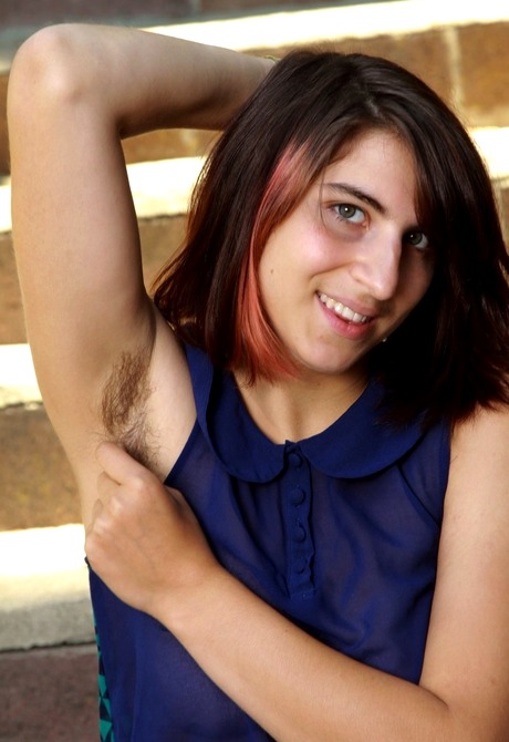 Chubby natural Zooey showing big ass and hairy pussy - 4 of 16