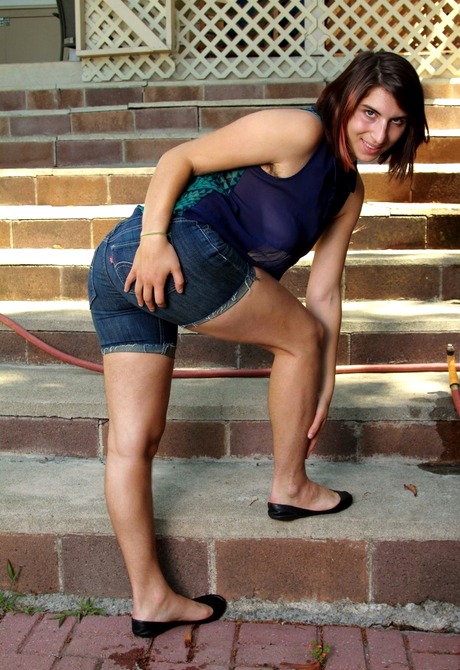 Chubby natural Zooey showing big ass and hairy pussy - 5 of 16