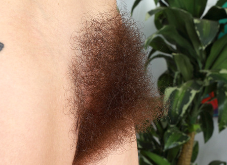 Tattooed hairy babe Pearl Sage sharing thick bush in high heels - 13 of 16