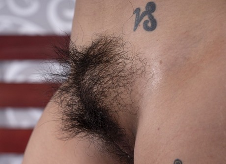 Mature tattooed amateur Lulu Sparkle flaunting hairy legs and hirsute body - 16 of 16