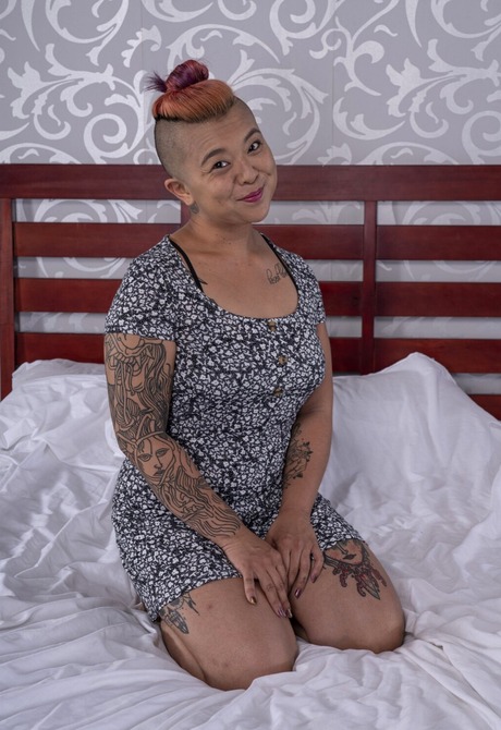 Mature tattooed amateur Lulu Sparkle flaunting hairy legs and hirsute body