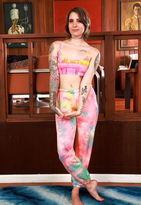 Tattooed Pearl Sage reveals hairy armpits before stripping leggings for big bush reveal - 2 of 16