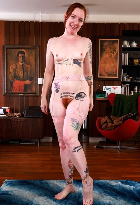 Redhead with nice ass Kitty Strange teases with hot figure in different positions - 4 of 16