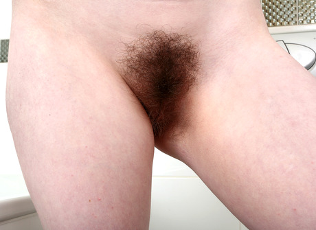 Curvy natural amateur Honey teasing in the bathroom - 8 of 16