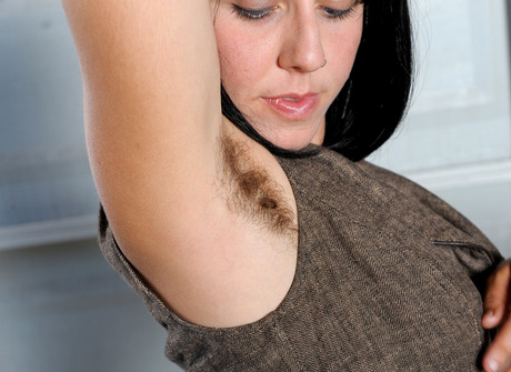 Natural amateur Raven showing her furry pussy and legs - 4 of 16