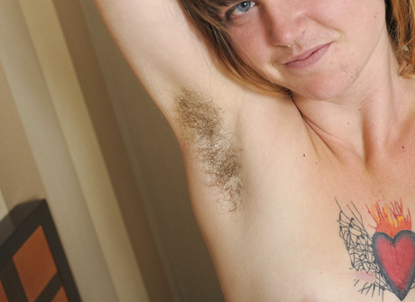 Natural hairy amateur Elena spreading tasty snatch - 10 of 16