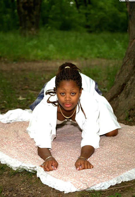 Lorna gets naked in the jungle posing alluringly - 3 of 16