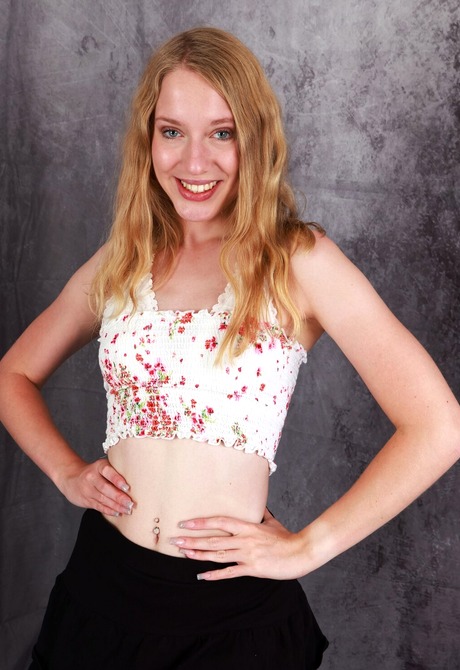 Skinny petite amateur Kallie Taylor sharing small tits and hairy muff - 2 of 16