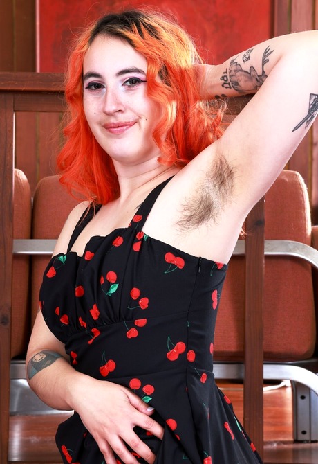 Gigi reveals hairy pussy and hairy armpits after removing her dress