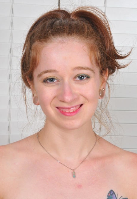 Nerdy hairy amateur teen Tracy showing unshaved muff