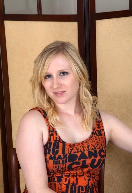 Pale hairy natural Satine Spark spreading her amateur pussy