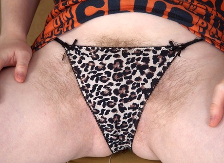 Pale hairy natural Satine Spark spreading her amateur pussy