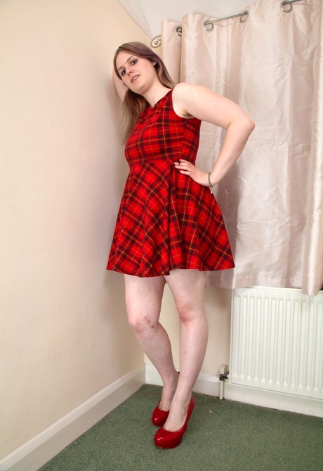 Chubby amateur Zoe stripping and showing hairy pussy - 3 of 16