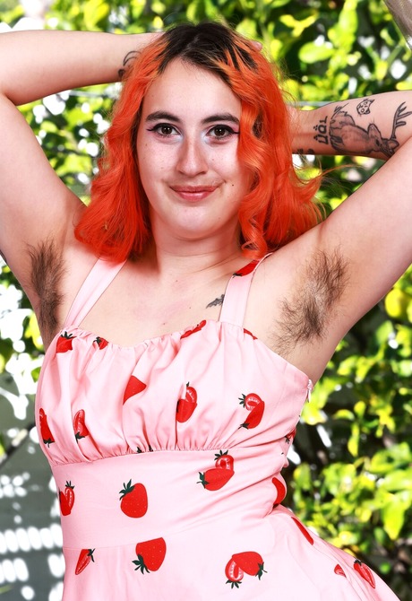 Big nice ass redhead babe Gigi lifts arms to tease with hairy armpits before getting naked - 4 of 16