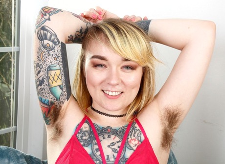 Tattooed natural Felicia Fisher showing her feet and furry pussy - 9 of 16