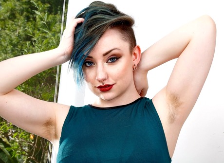 Sexy babe Blath flaunts her pierced tits and tempting snatch - 7 of 16