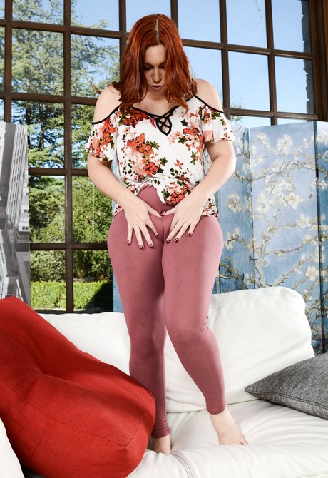 Curvy hairy amateur redhead Edyn Blair showing pussy