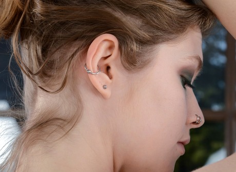 Sexy natural amateur Apricot Pitts showing furry bush