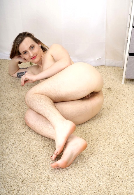 Lauren Laurent takes off clothes lies naked on the floor spreads her pussy - 13 of 16