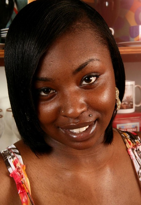 Chubby ebony amateur Chocolate undressing to share hairy muff - 3 of 16