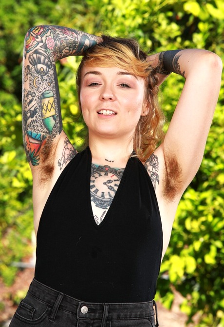 Tattooed hairy amateur Felicia Fisher spreading unshaved pussy - 3 of 16