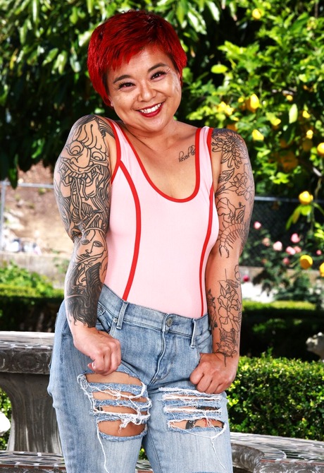 Chubby asian Lulu Sparkle spreading hairy pussy outdoors - 2 of 16