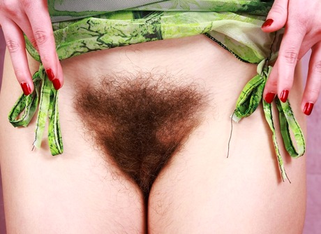 Tiny natural teen Sia Wood spreading hairy unshaved pussy