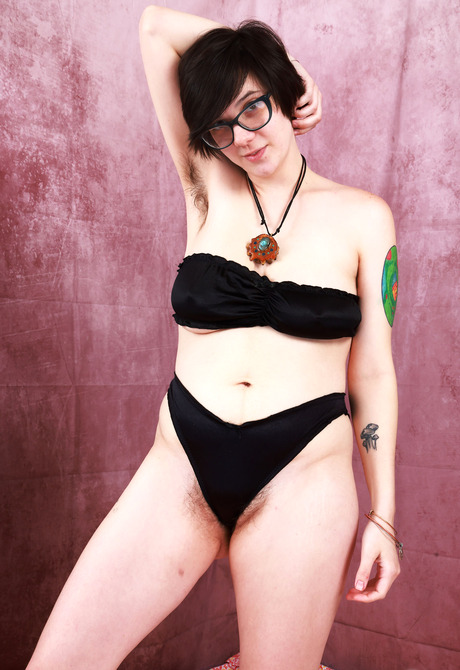 Chubby amateur girl Wookie Princess flaunting hairy snatch