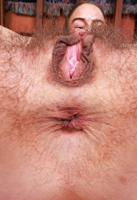 Skinny and hairy mature babe Summer Vixen fingering asshole in closeup shots - 15 of 16