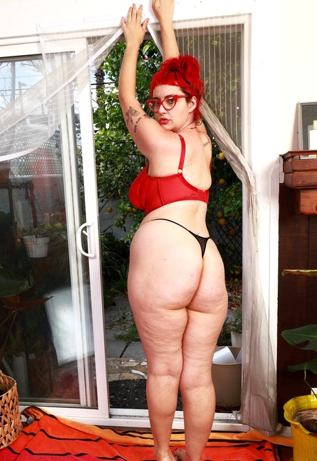 Mature BBW babe Autumn Berlin teasing in lingerie and thong panties - 3 of 12