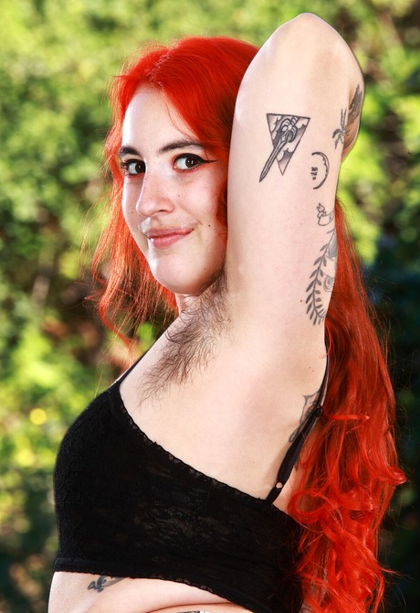 Tattooed chubby amateur Gigi spreading big juicy hairy ass outdoors - 5 of 16