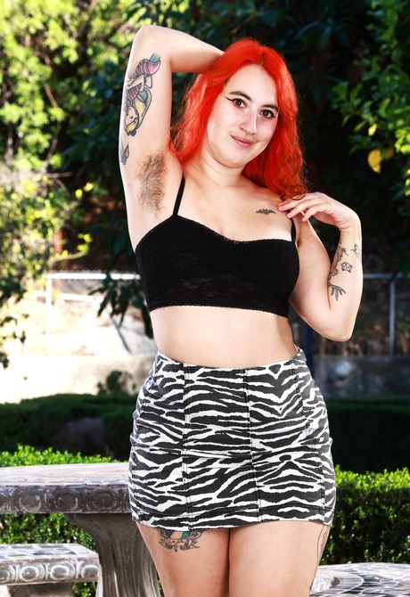 Tattooed chubby amateur Gigi spreading big juicy hairy ass outdoors