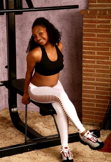 Athletic ebony amateur Chantel getting naked to share hairy pussy