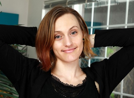 Amateur babe Lauren Laurent stripping to share hairy pussy - 2 of 16