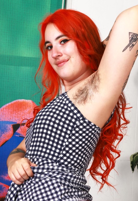 Chubby natural amateur Gigi drops panties to spread hairy muff - 5 of 16