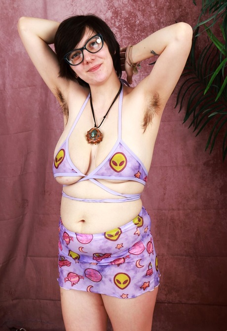 Furry natural Wookie Princess undressing and spreading pussy - 2 of 16