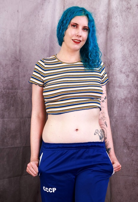 Blue haired amateur Lux Lives getting naked to spread bush