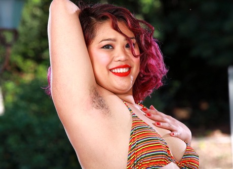 Chubby redhead Manila Bey spreads hairy pussy while on her back - 4 of 16