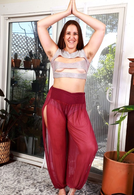 Dria Submits is flaunting her tanned body and hairy pussy