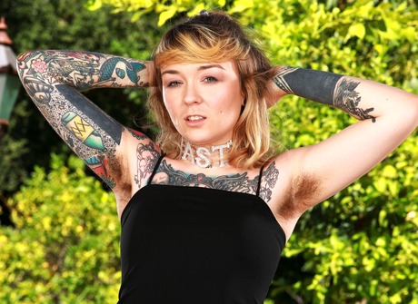 Tattooed petite amateur Felicia Fisher peeling off panties to share muff - 4 of 16