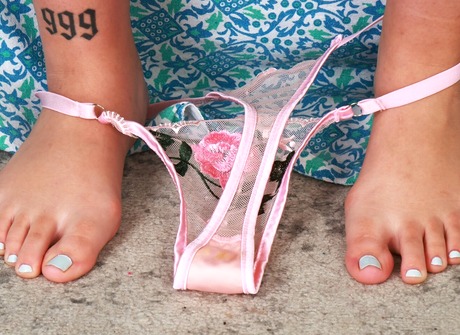 Big breasted natural Bella Luna stripping off lingerie and teasing - 7 of 16