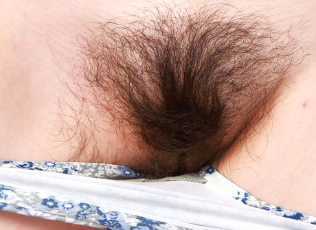 Short haired girl Wookie Princess flaunting saggy tits and furry muff - 6 of 16