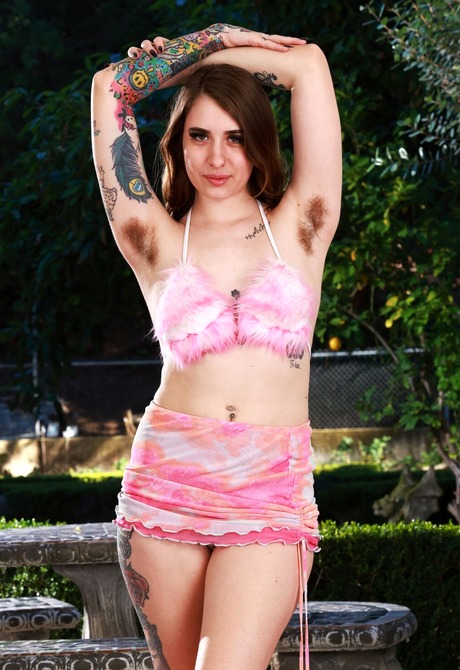 Hairy brunette babe Pearl Sage sharing thick natural muff outdoors