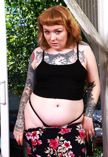 Tattooed redhead Felicia Fisher teases with hairy armpits and nice ass after stripping - 4 of 16