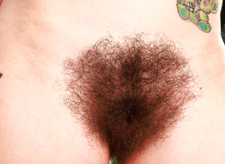 Furry tattooed babe Pearl Sage teasing and peeing outdoors